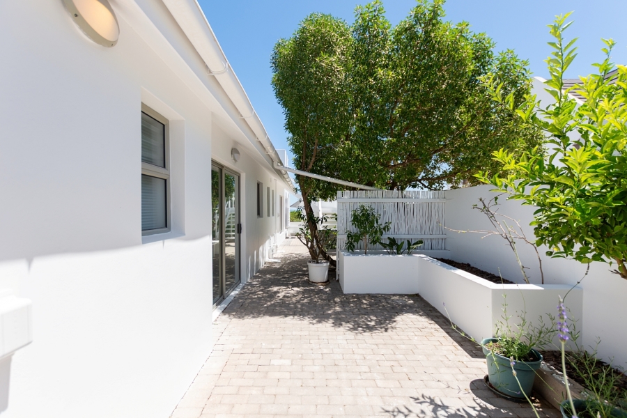5 Bedroom Property for Sale in Golden Mile Western Cape